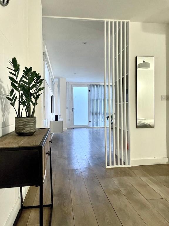 לונדון Spacious Industrial Style Apartment מראה חיצוני תמונה